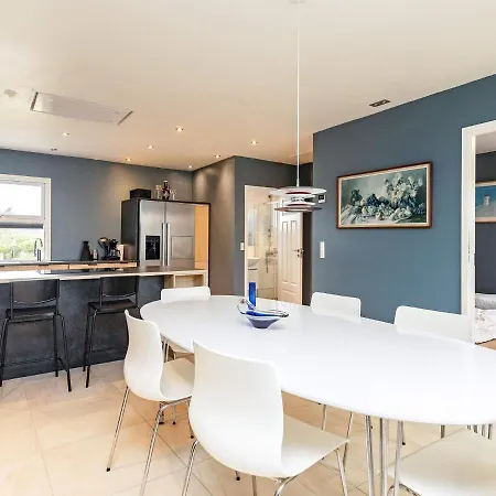 8 Person In Skagen-by Traum