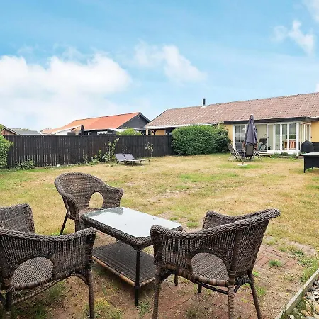 8 Person In Skagen-by Traum *