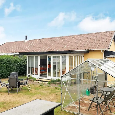 8 Person In Skagen-by Traum *