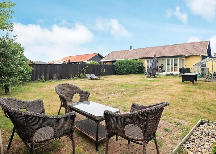 8 Person In Skagen-by Traum *